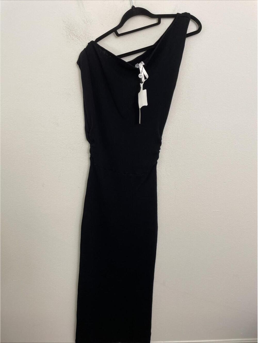 SNDYS Leena Maxi Dress Black off shoulder design Size M NWT - Picture 3 of 7